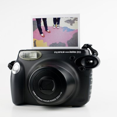 Fuji Instax Wide камера мгновенных печати высококачественной фотографии и ярких цветов.