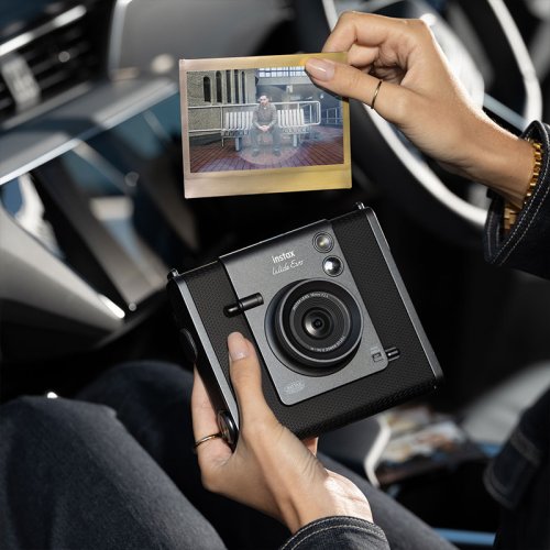 Fujifilm Instax Wide Evo стильний гаджет